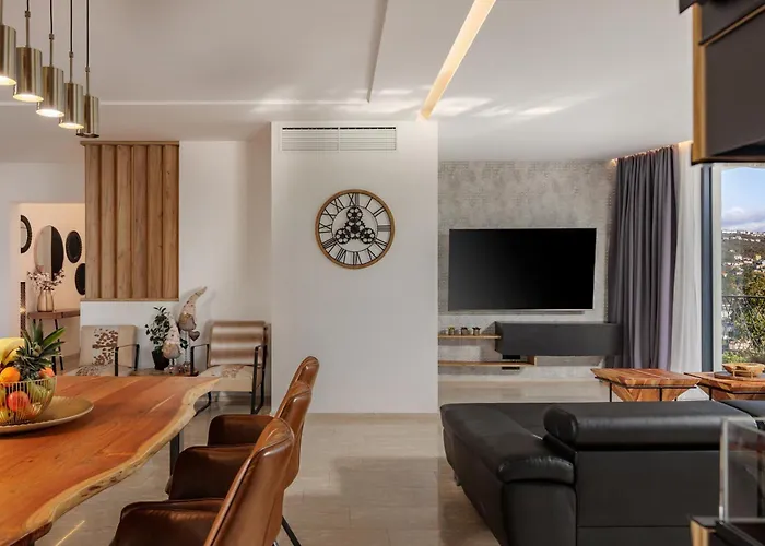 The Flat - Penthouse With Private Pool, Barbecue & Daire *