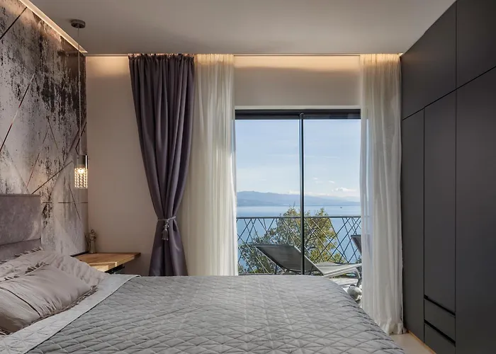 Daire The Flat - Penthouse With Private Pool, Barbecue & *