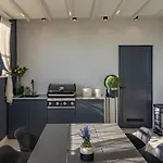 דירה The Flat - Penthouse With Amazing Seview, Barbecue &