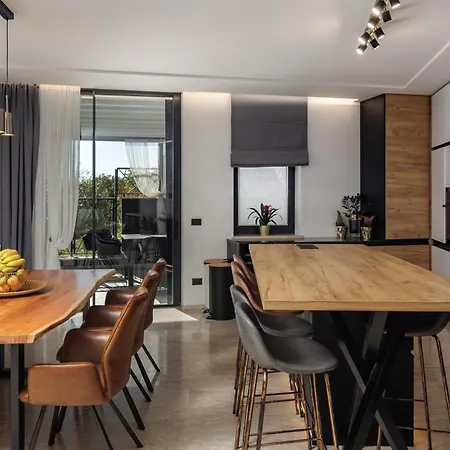 The Flat - Penthouse With Pool, Barbecue & דירה אופטיה