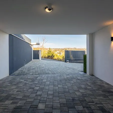 Luxury Seaview Penthouse With Private Parking, Terrace, Barbecue &