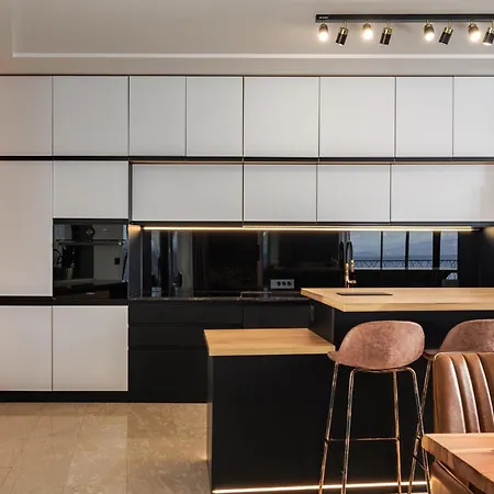 דירה The Flat - Penthouse With Pool, Barbecue & אופטיה