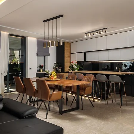 The Flat - Penthouse With Private Pool, Barbecue &