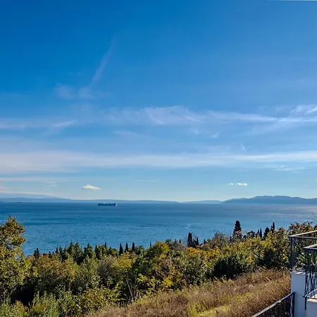 Lejlighed Luxury Seaview Penthouse With Private Parking, Terrace, Barbecue & Opatija