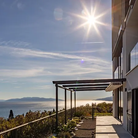 Luxury Seaview Penthouse With Private Parking, Terrace, Barbecue &
