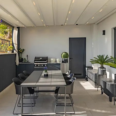 The Flat - Penthouse With Pool, Barbecue & דירה אופטיה