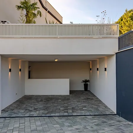 Luxury Seaview Penthouse With Private Parking, Terrace, Barbecue &