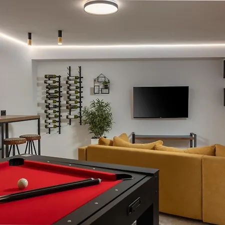 The Flat - Penthouse With Pool, Barbecue & Апартаменти