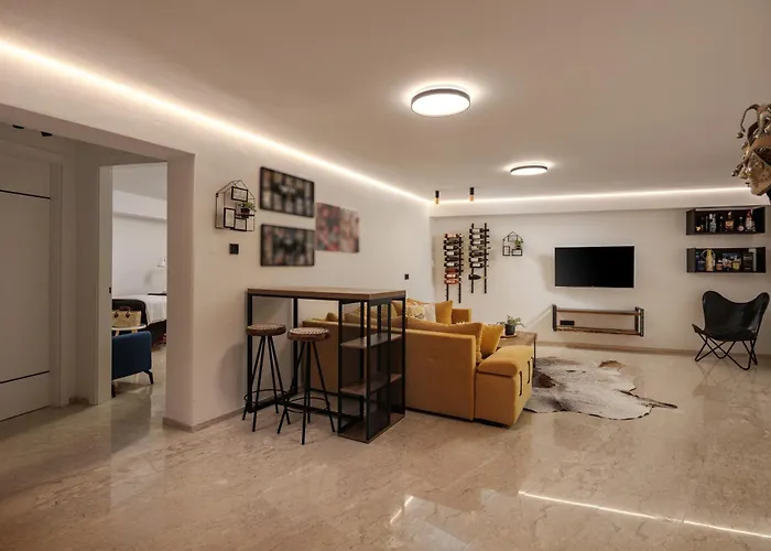 The Flat - Penthouse With Private Pool, Barbecue & Οπατία