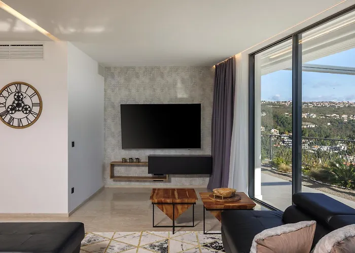 דירה The Flat Opatija - Penthouse With Private Pool, Barbecue & More אופטיה