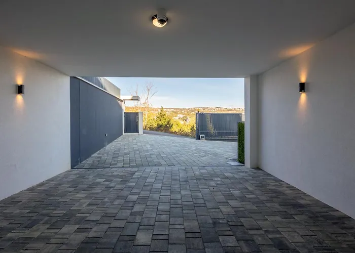 The Flat - Penthouse With Private Pool, Barbecue &