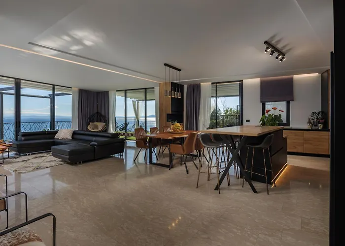 The Flat - Penthouse With Private Pool, Barbecue & Οπατία