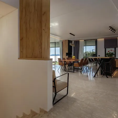 Luxury Seaview Penthouse With Private Parking, Terrace, Barbecue & Apartment