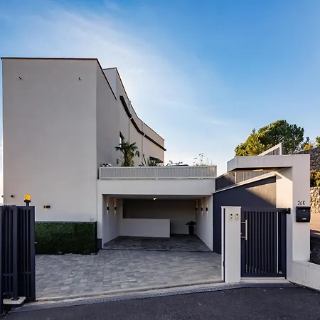 Luxury Seaview Penthouse With Private Parking, Terrace, Barbecue & Apartment *