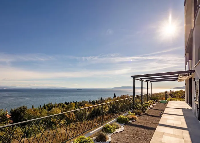 The Flat - Penthouse With Private Pool, Barbecue & Lejlighed Opatija