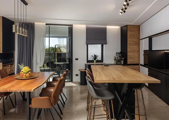 The Flat - Penthouse With Private Pool, Barbecue & Lejlighed Opatija