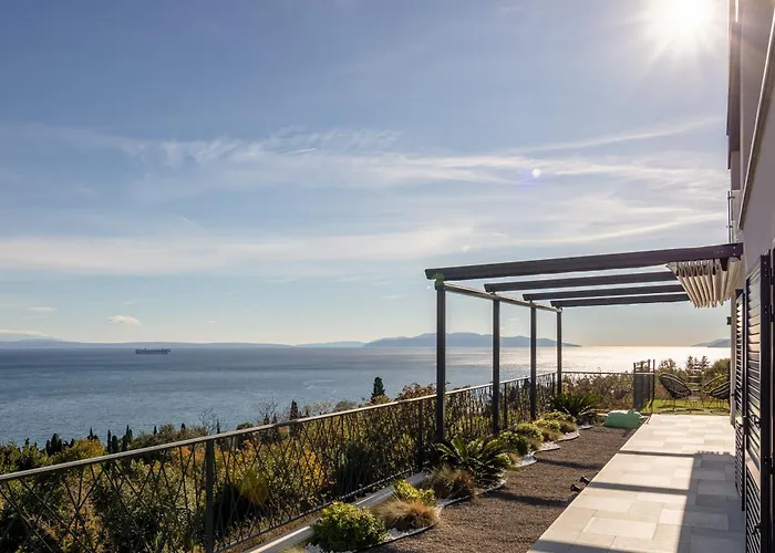 The Flat - Penthouse With Private Pool, Barbecue &